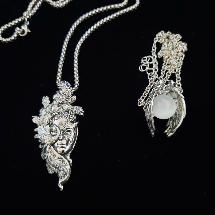 Колиета  "Кралица" и  "Криле"