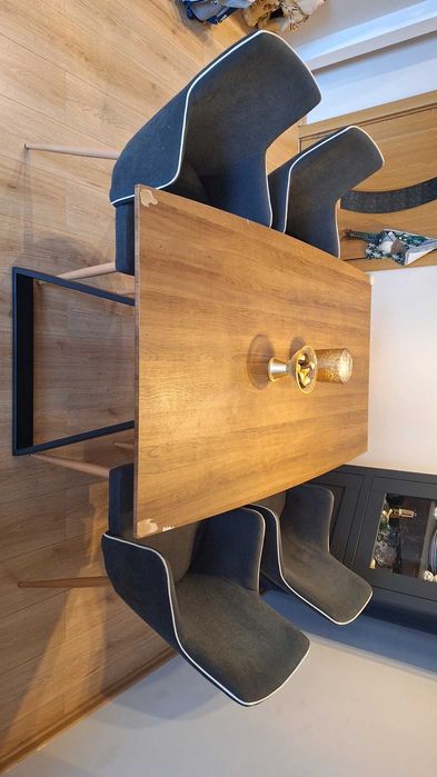 Трапезна маса с шест стола