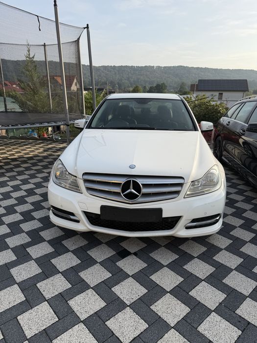 Dezmembrez  vand Mercedes C220 cdi