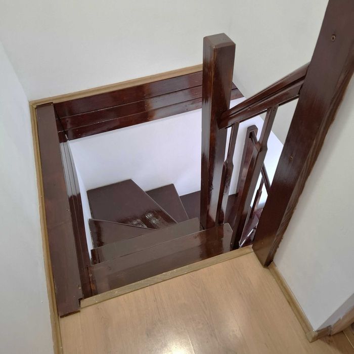 Zona Garii, living + 2 camere, scara interioara