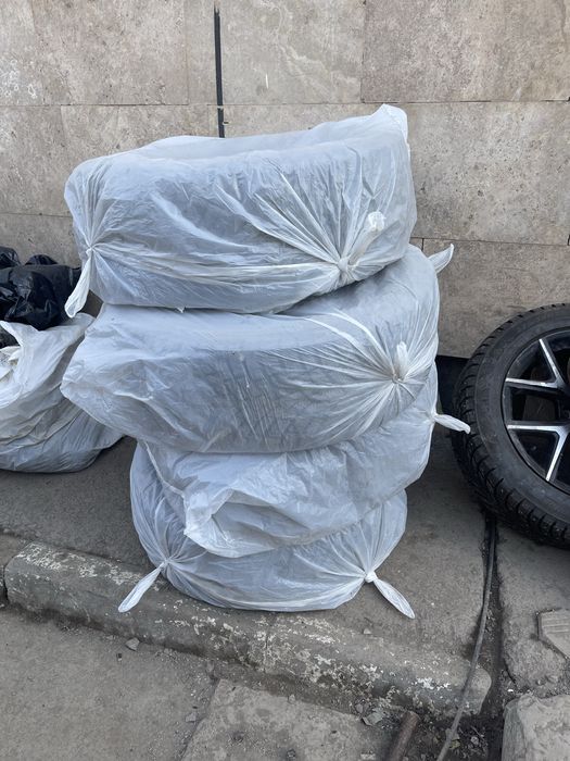 Продается комплект зимних шин Pirelli Scorpion Ice Zero 2