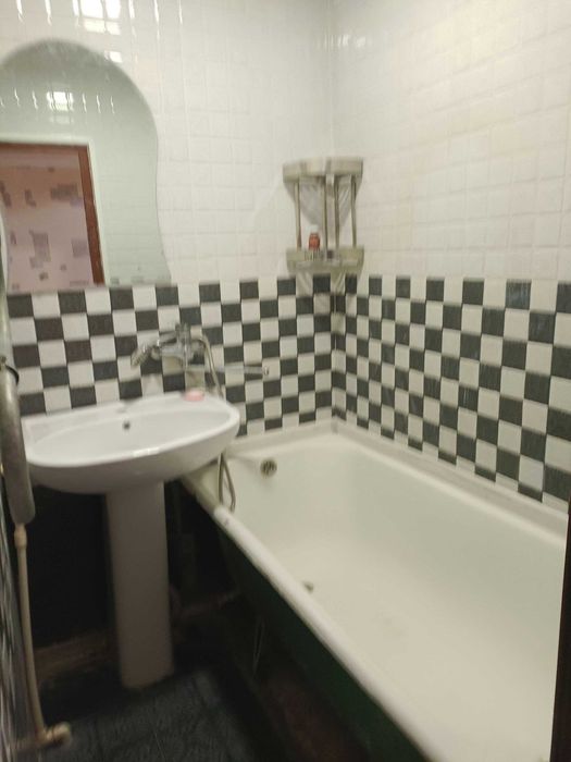 3 хонали уй сотилади 9 бозор ёнида