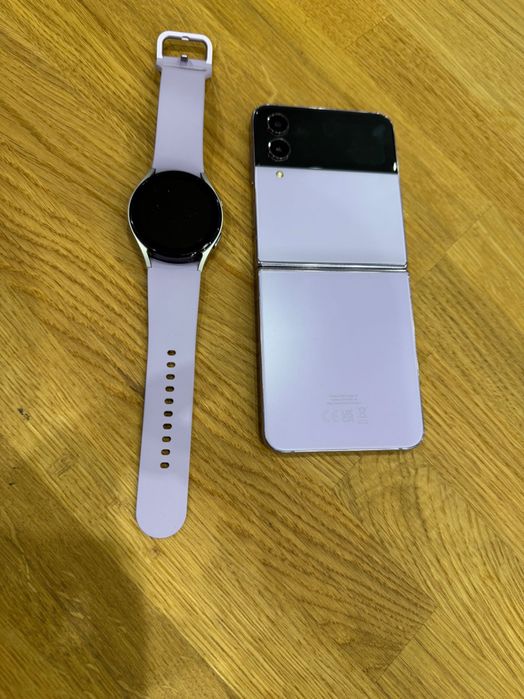 Samsung Galaxy Flip 4 комлект с часовник Samsung Watch 5