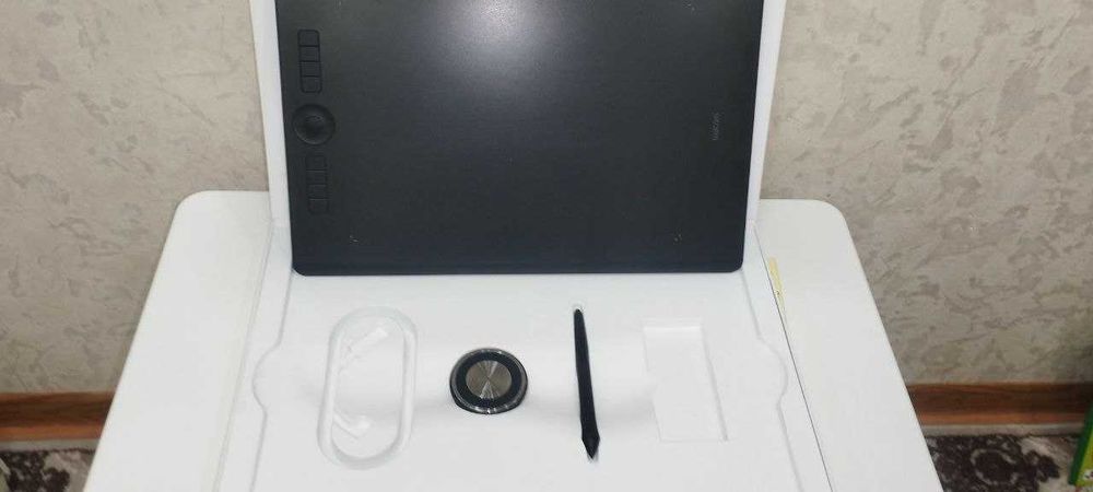 Графический планшет Wacom Intuos Pro Large PTH-860 размер A4