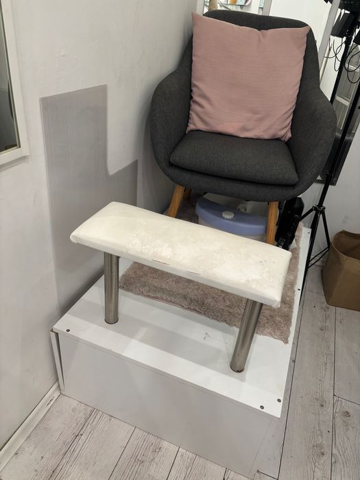 Бюро за маникюр със стол