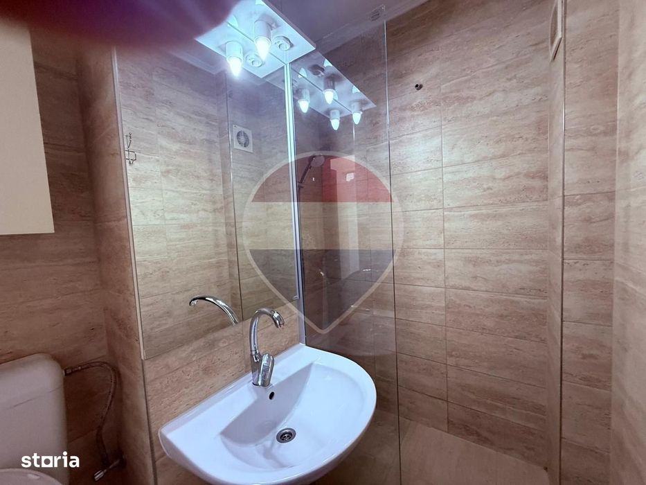 De vânzare apartament 3 camere Zona Universității, Str Ronald Reagen
