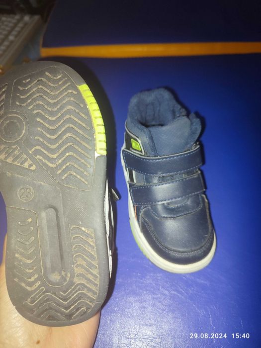 Демисезонные комбинезоны и ботинки на девочку и мальчика