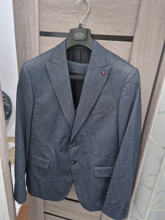 Продам костюм хороший