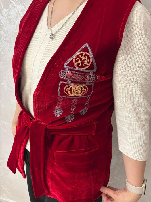 Национальные жилетки женская