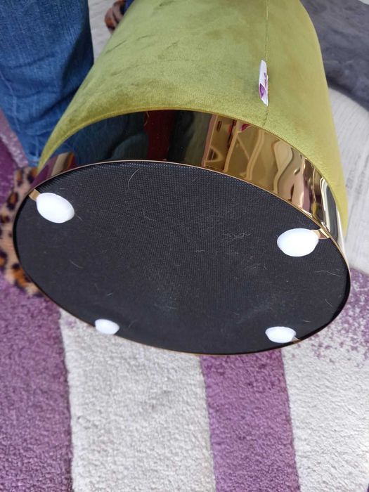 Табуретка,зелено кадифе, 36 x 28 см