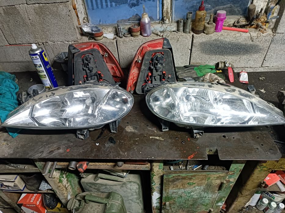 Продам на Рено фары