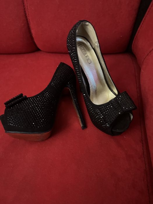 Sandale elegante negre dama ZARA Woman mar. 37,  cu strasuri