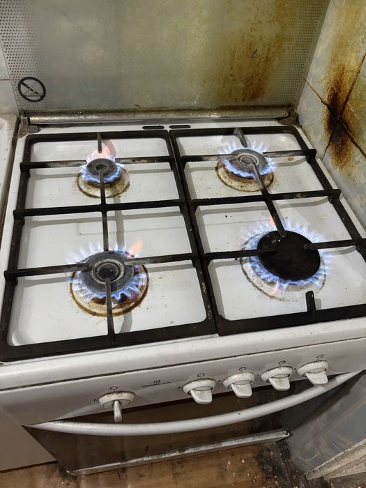 Продам водонагреватель , дверь, газ