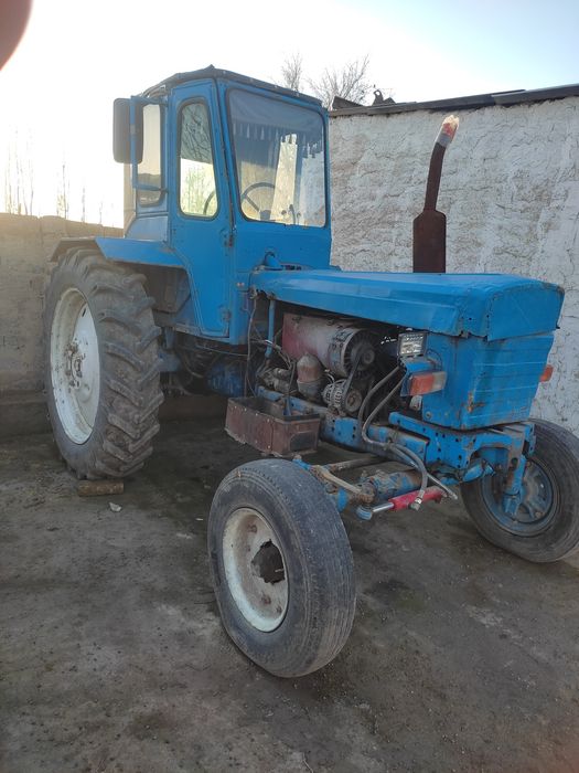 T-28 sotiladi yaxshi xolatda.