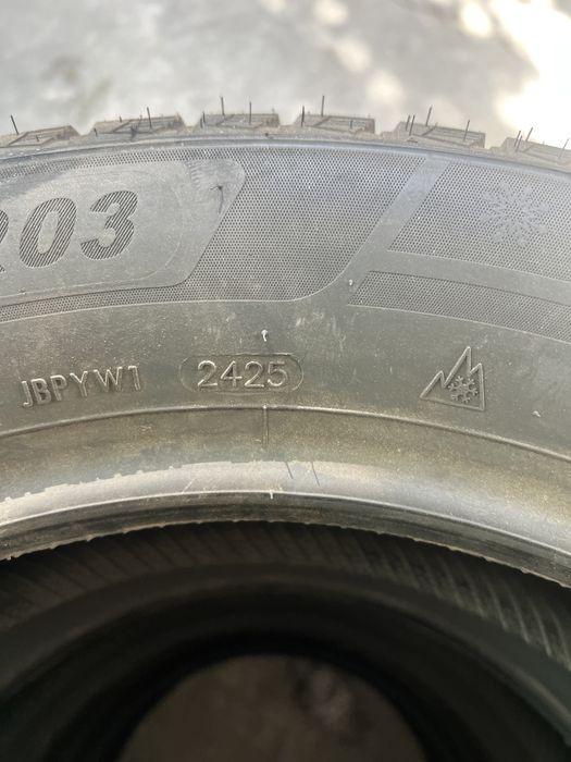 Шина зимние 215/55/17