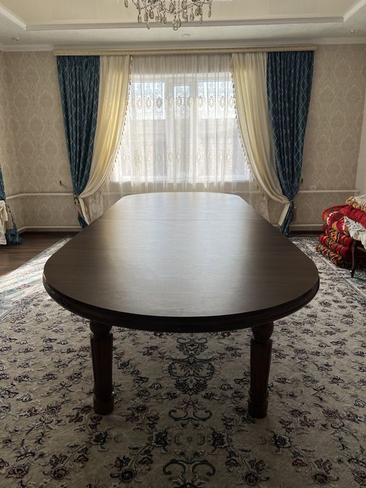 Продается овальный стол 3-3,3 м
