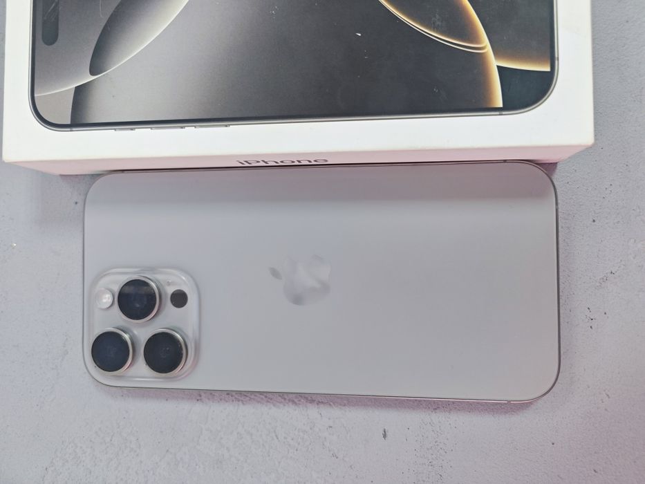 Продам айфон 16 про Макс 256гб