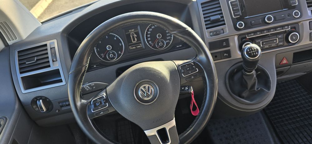 VOLKSWAGEN Caravelle 2012 — imagine 5