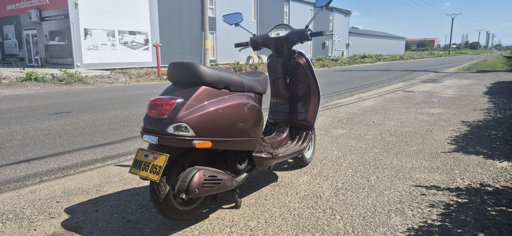 Scuter Piaggio Vespa LX50