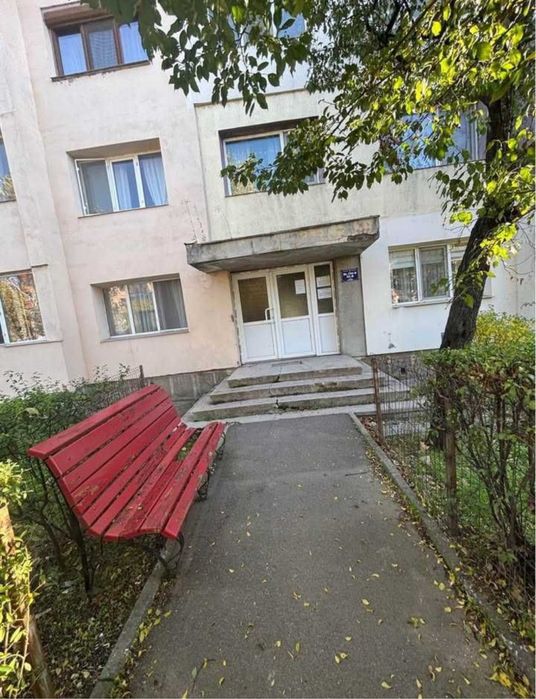 Vand Apartament - Decomandat - 3 Camere - Etaj 1 - URGENT !