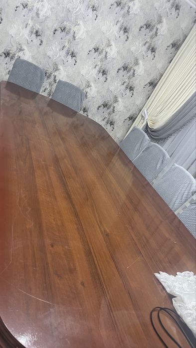 Стол 10 стулясымен сатылады