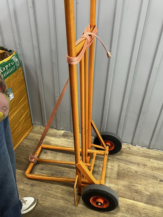 Продам прочную металлическую тачку.