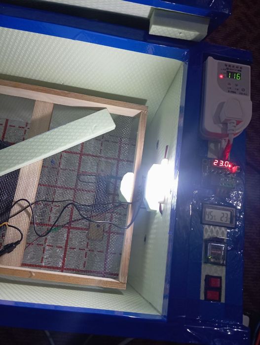 Inkubator 60 tali 12/220v ishlaydi