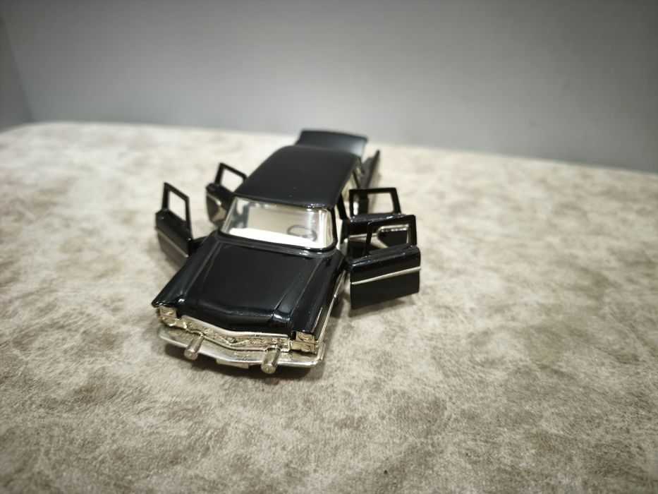 Модель Газ 13 Чайка