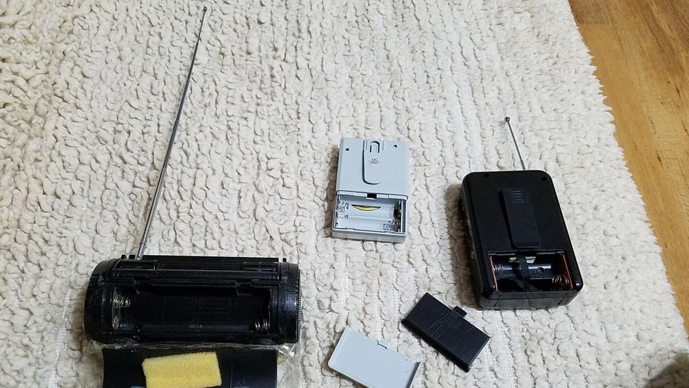 Радио транзистори на батерии..само най-големия остана