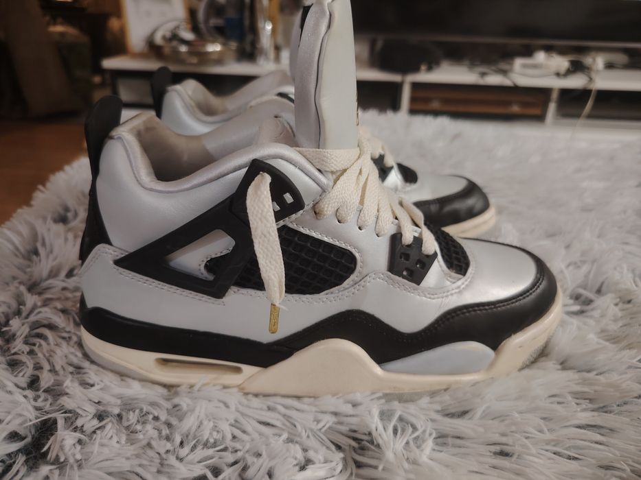 Jordan 4 Retro Platinum Gold