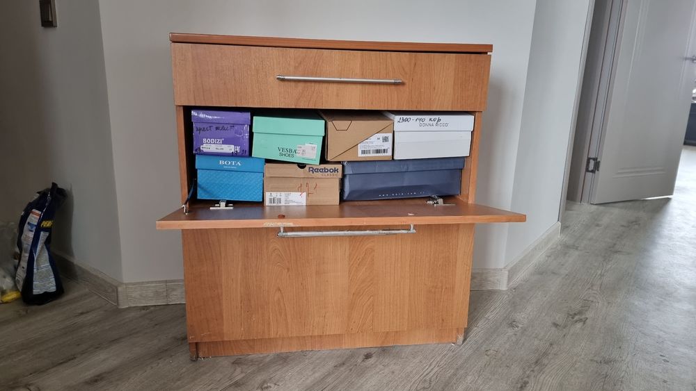 Продам Обувницу хорошую