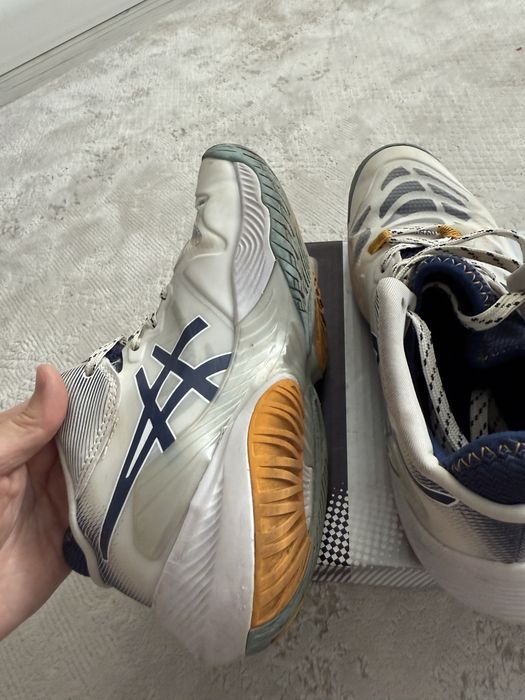 Кроссовки волейбольные