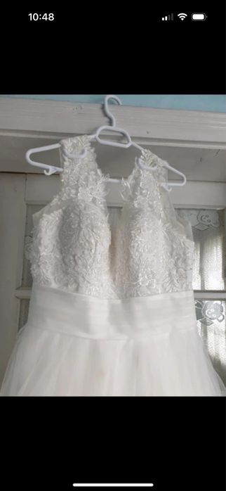 Rochie mireasa este usoara si frumoasa. La un pret avantajos