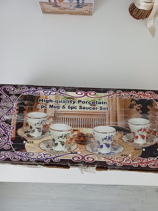 Продам чашки с блюдцами