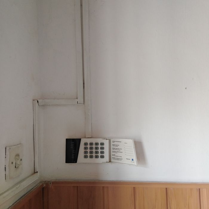 Alarma apartament magazin cu senzori de miscare sí efractie intrare