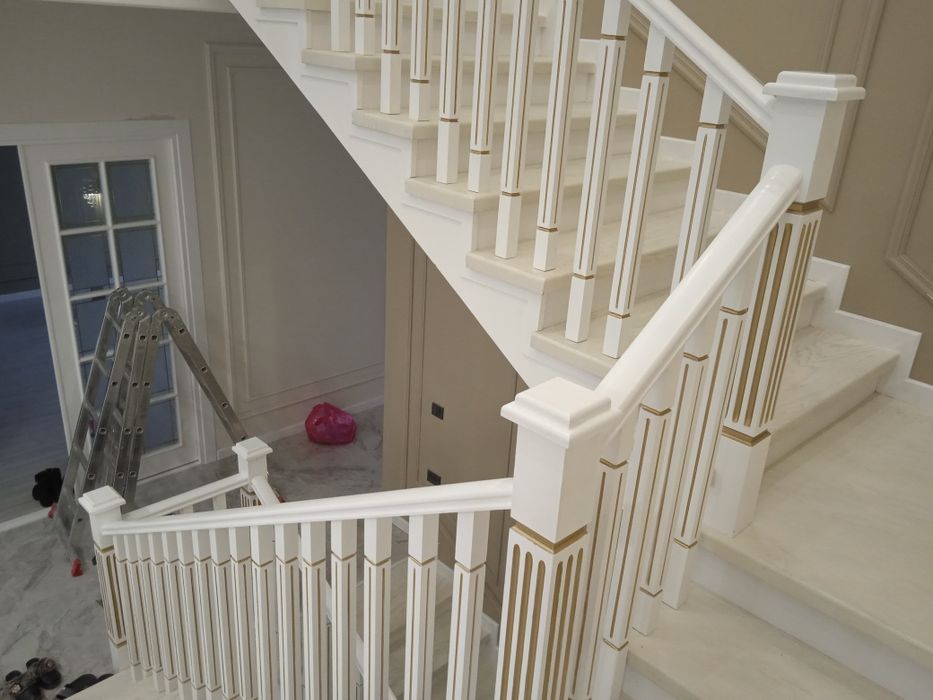 Деревянные лестница обшивка.