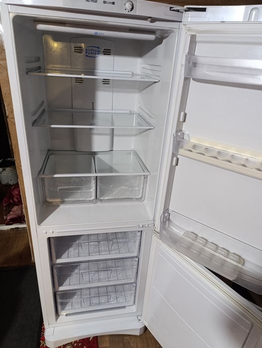 Холодильник Indesit