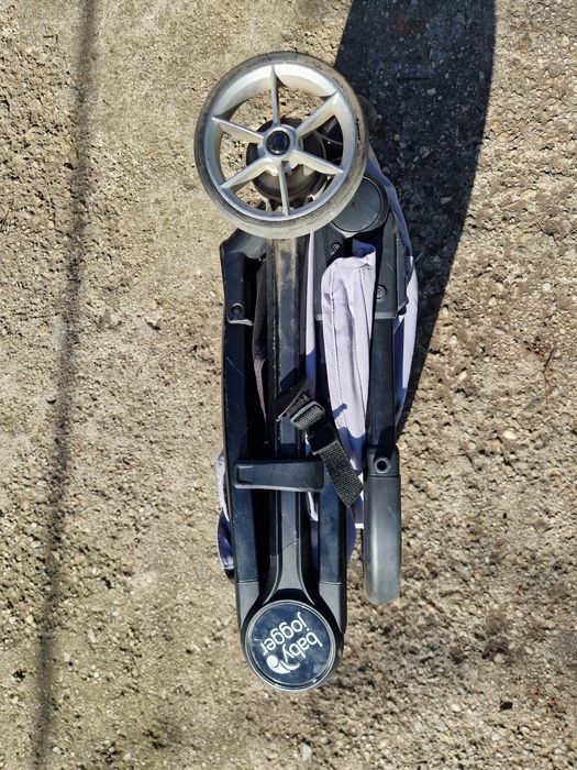 Vând cărucior Baby Jogger City Tour 2 – Stare bună, preț negociabil