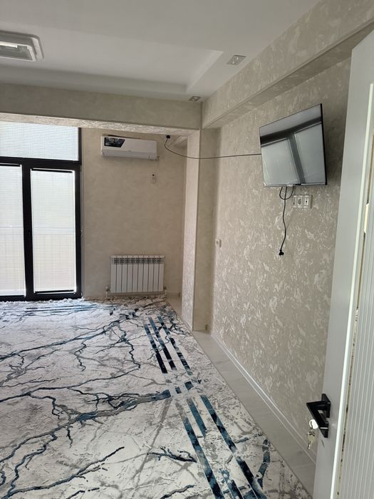 Yunusobod 13 kvartalda 1 xonali studiya uy sotiladi. Lokasiya zor