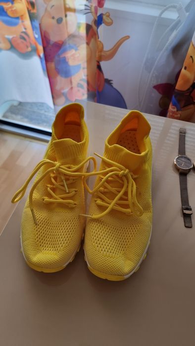 Продавам нови маратонки