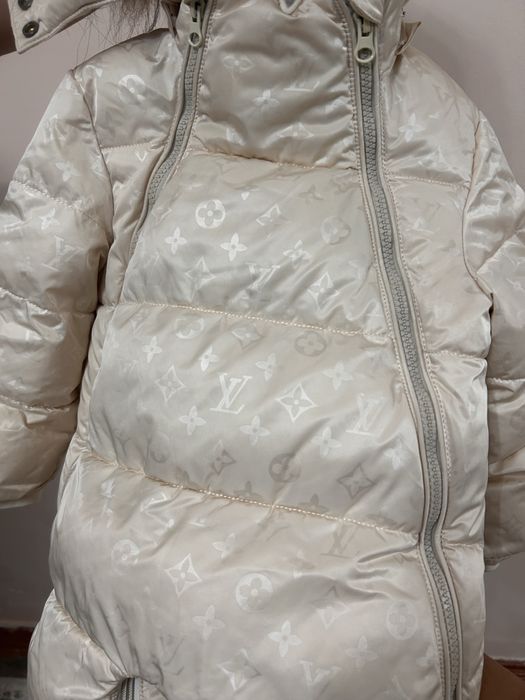 продается детские комбинезоны