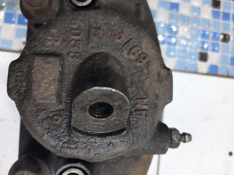 Продам суппорт тормозной мазда