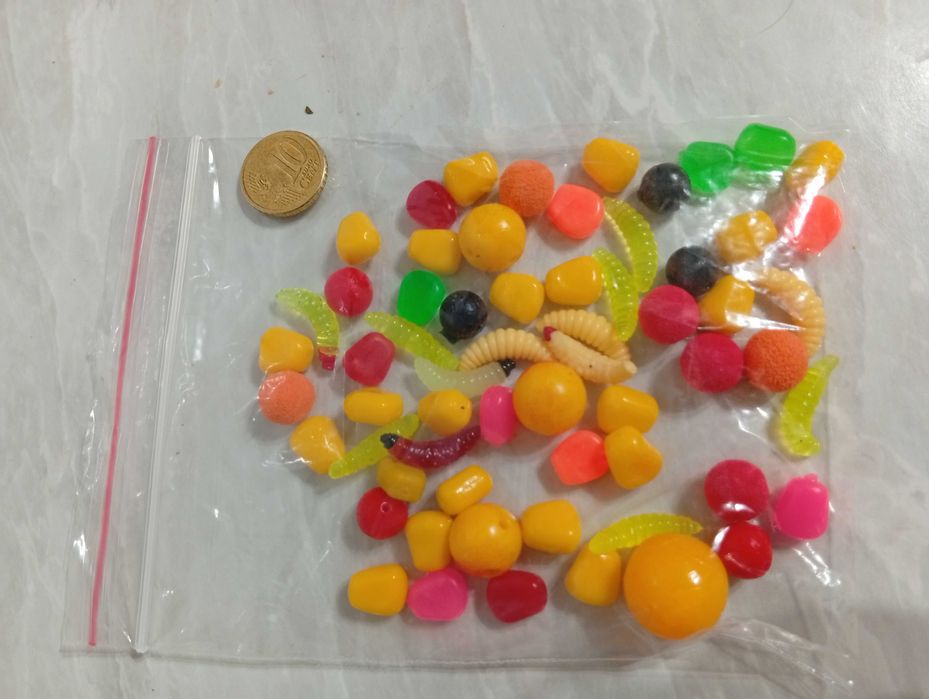 Поводи за шаран,куки за риболов,силиконови примамки.