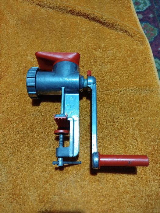 Ручная мясорубка