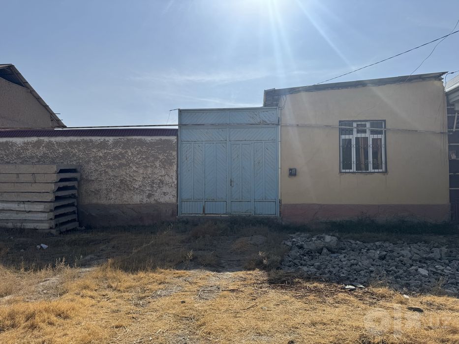 Ховли сотилади Гулистон3