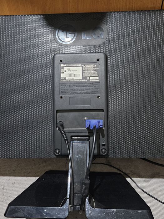 Монитор LG FullHD 21.5 дюйм