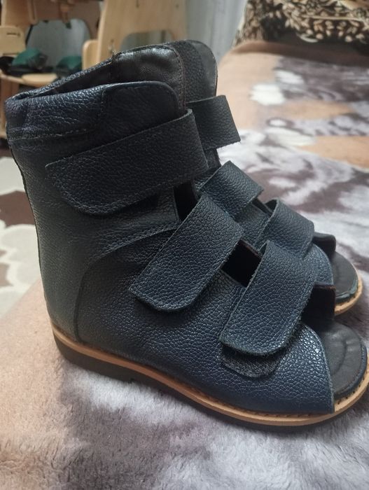 Продам обувь детскую