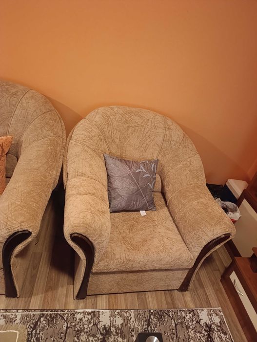 Диван с фотьойли и табуретки