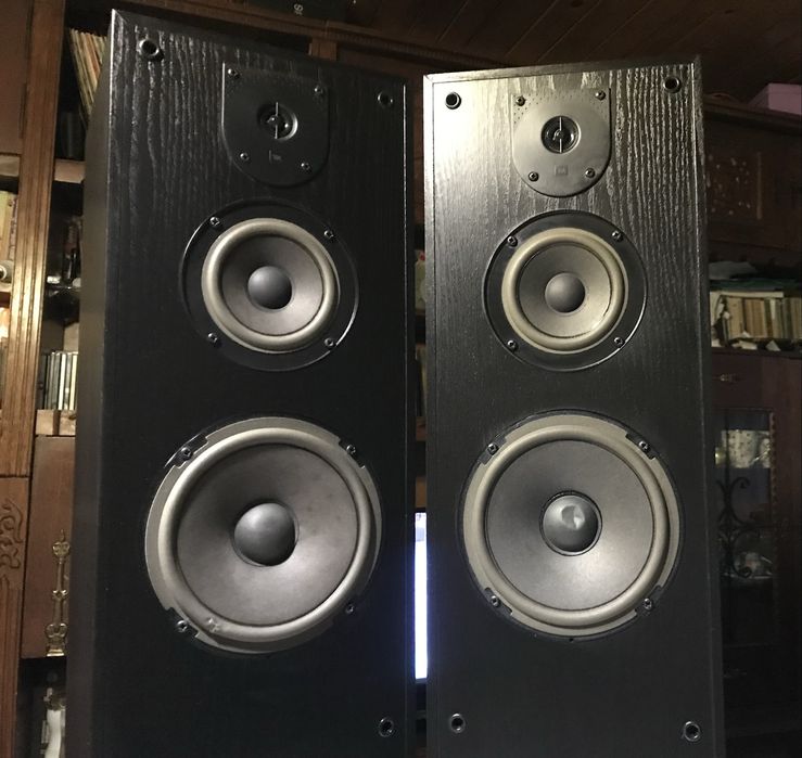 Vand boxe JBL -puternice si elegante