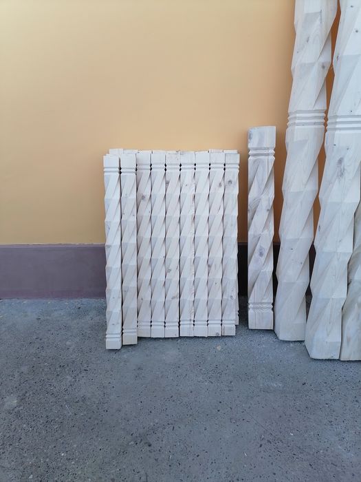 Vand stalpi lucrati manual din lemn de brad